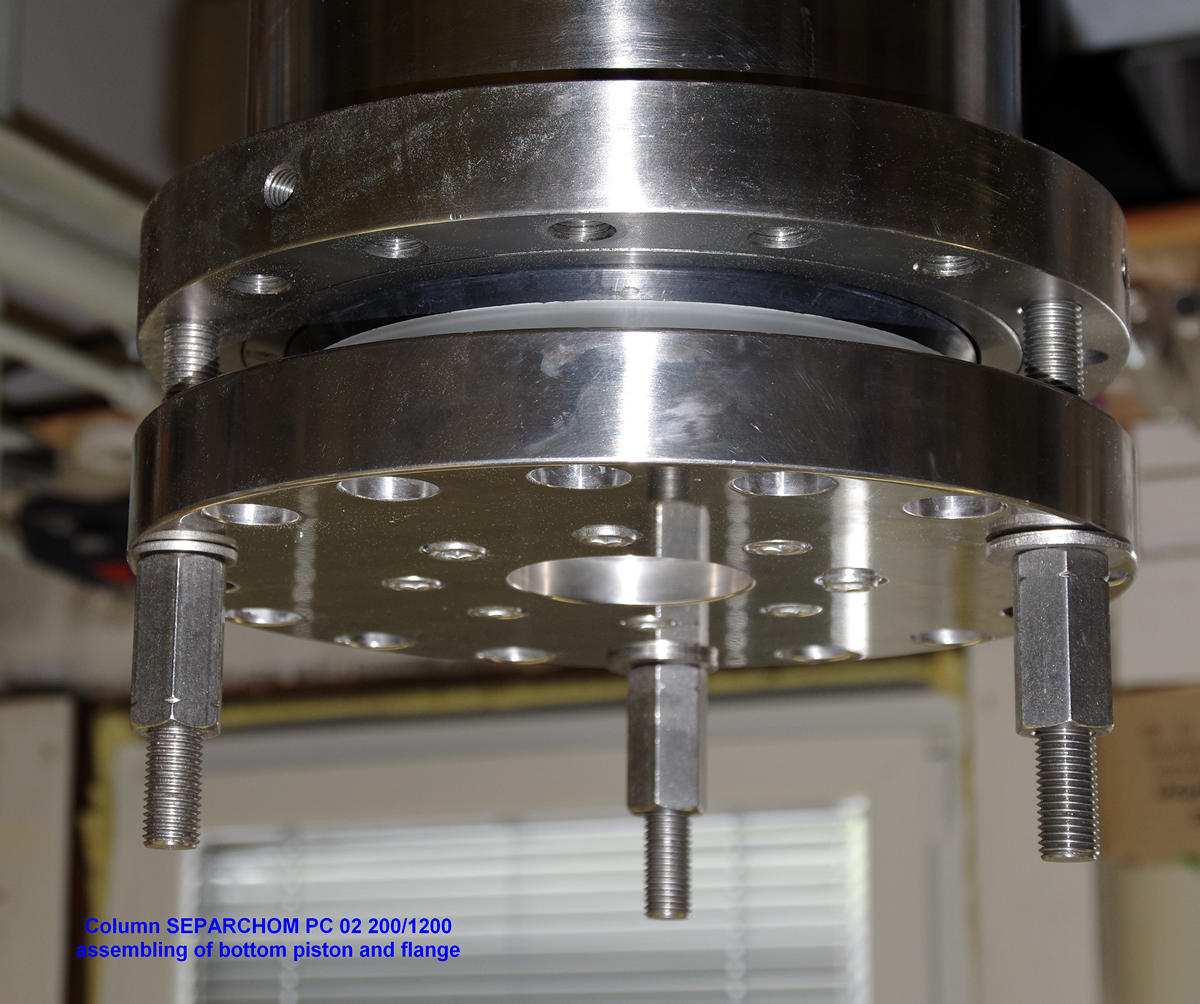 SEPARCHROM PC02 200/1200 IMG-4 SEPARCHROM PC02 200/1200 ASSEMBLING OF BOTTOM PISTON AND FLANGE